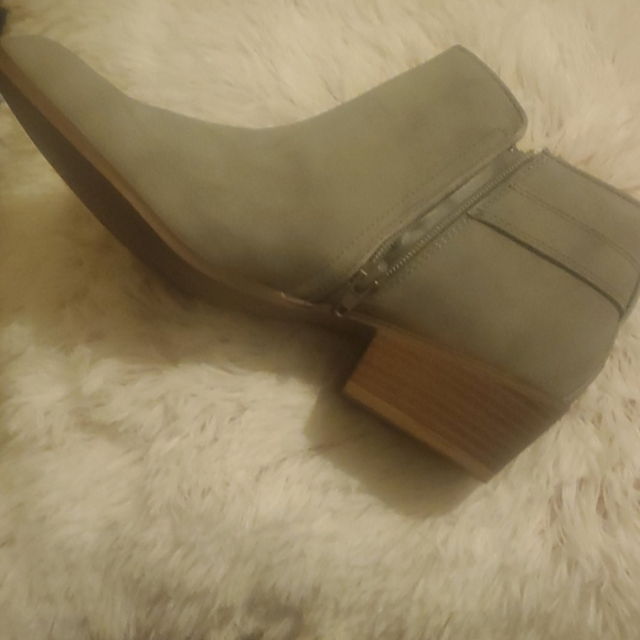 NWOT Spirit Size 10 Bootie - Picture 2 of 5
